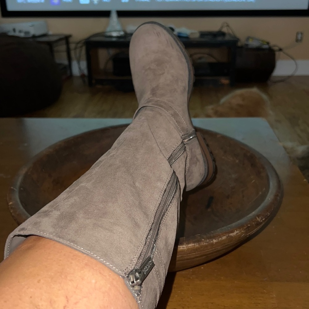 Kenneth Cole Reaction, tall zip boot. Size 9.5 wide.